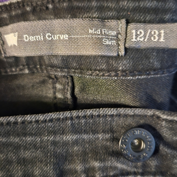 ❣️Levi’s Demi Curve Black Slim Leg Jeans❣️ - Picture 5 of 6